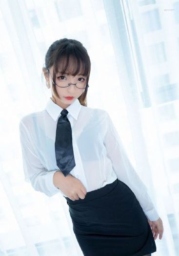 秘书伺候老板玩3p_1080P神马在线观看